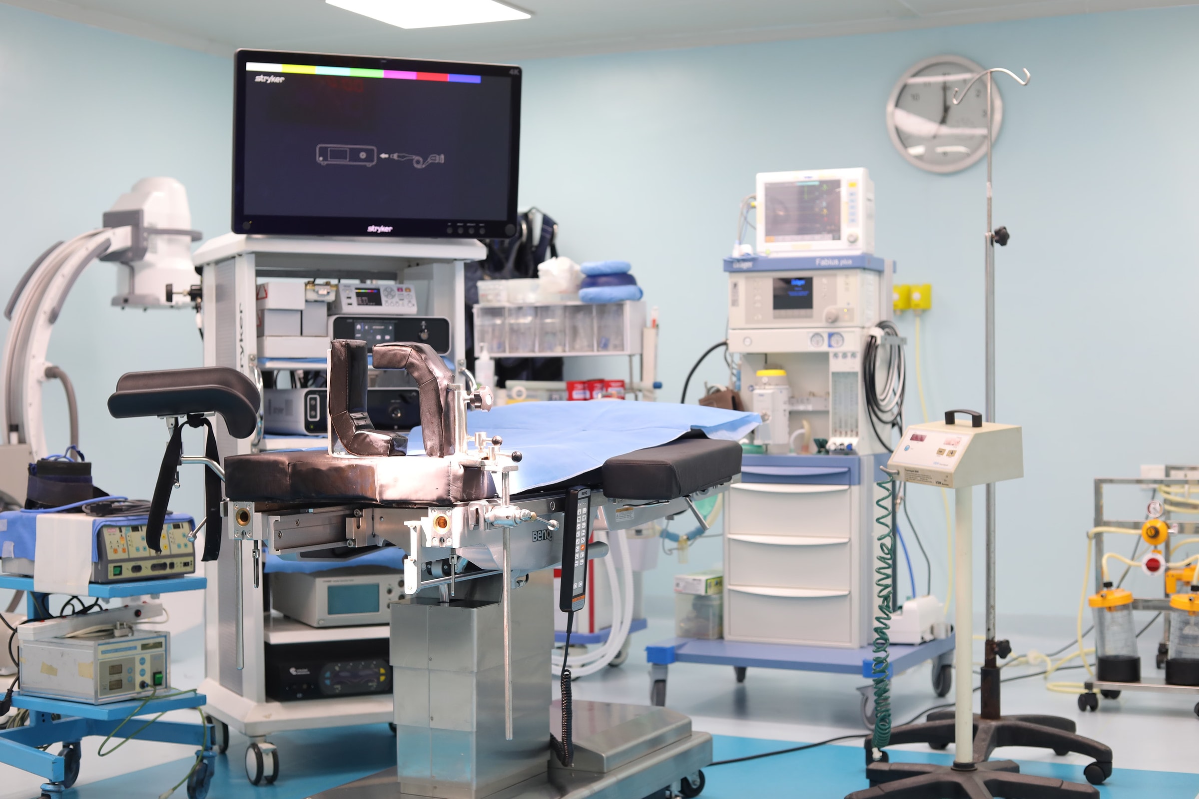 State-of-the-art operating room with advanced surgical equipment and technology.